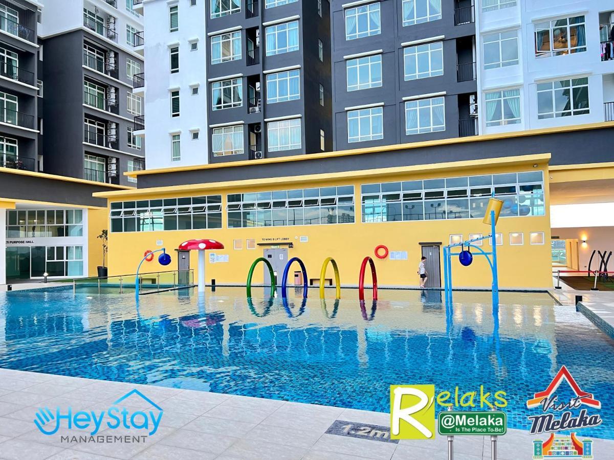 Novo 8 Residence Bachang By Heystay Management Kampong Tambak Exterior foto